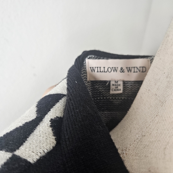 Willow and Wind three button sweater long sleeve black white geometric size Med - Picture 3 of 4